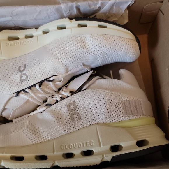 On running  On Shoes Cloudnova Undyed White/Seeding Men 
7.5
Box as is - Picture 5 of 9